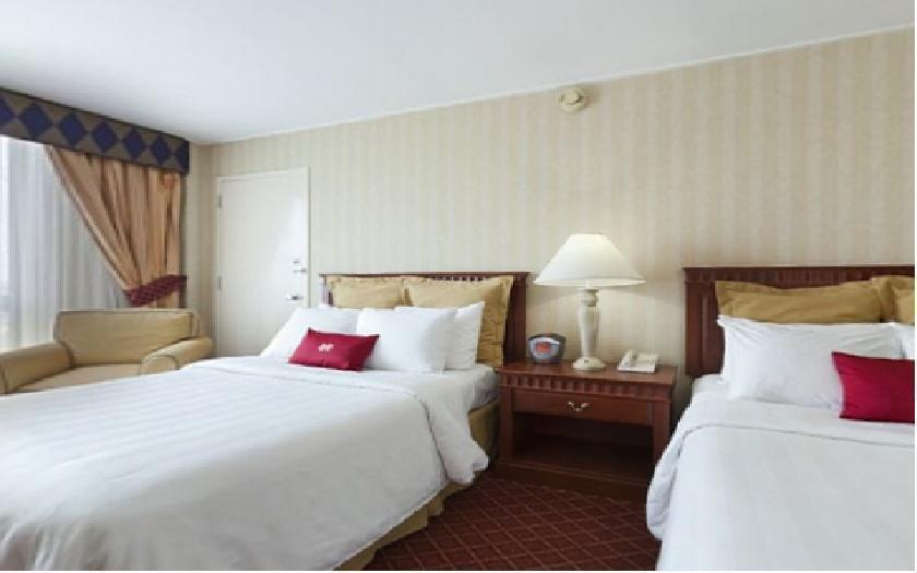 Empire Meadowlands Hotel Secaucus Room photo